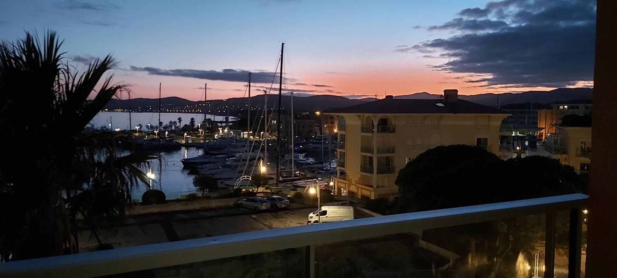 Sublime Vue Mer,Parking,Wifi Frejus Exterior photo